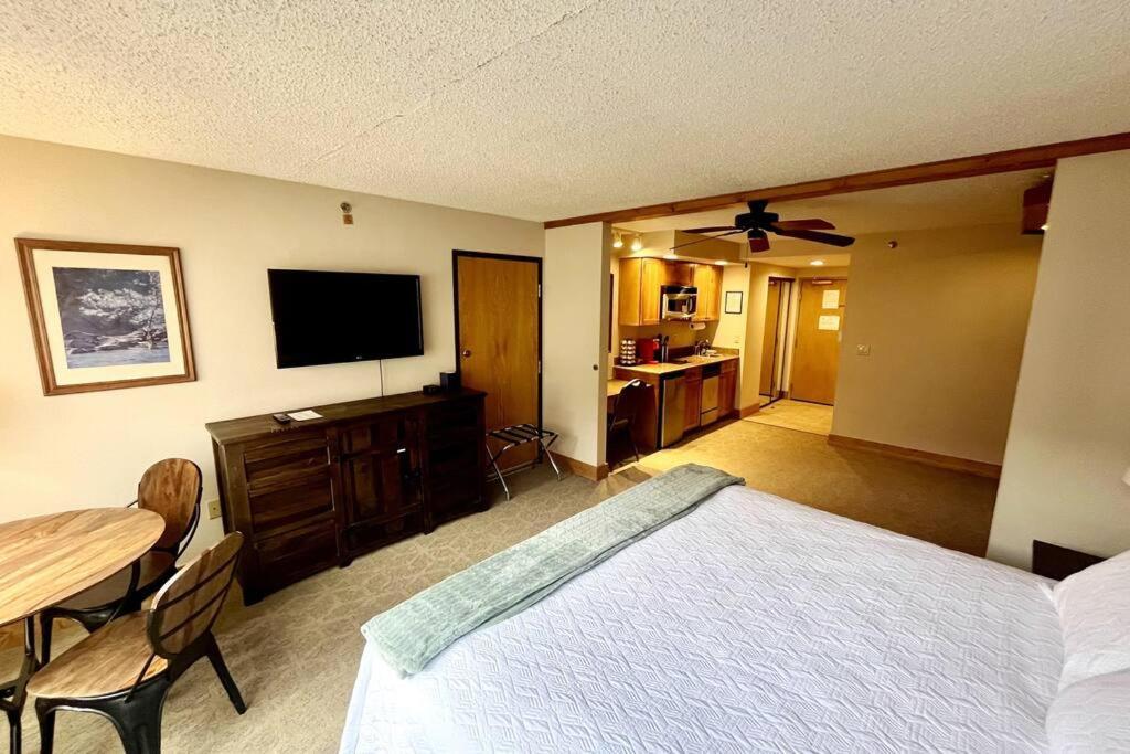 Апартаменты Mt Cb Mountain Side With King Bed, Hot Tub, Pool & Kitchen! Крестед-Бьютт Экстерьер фото