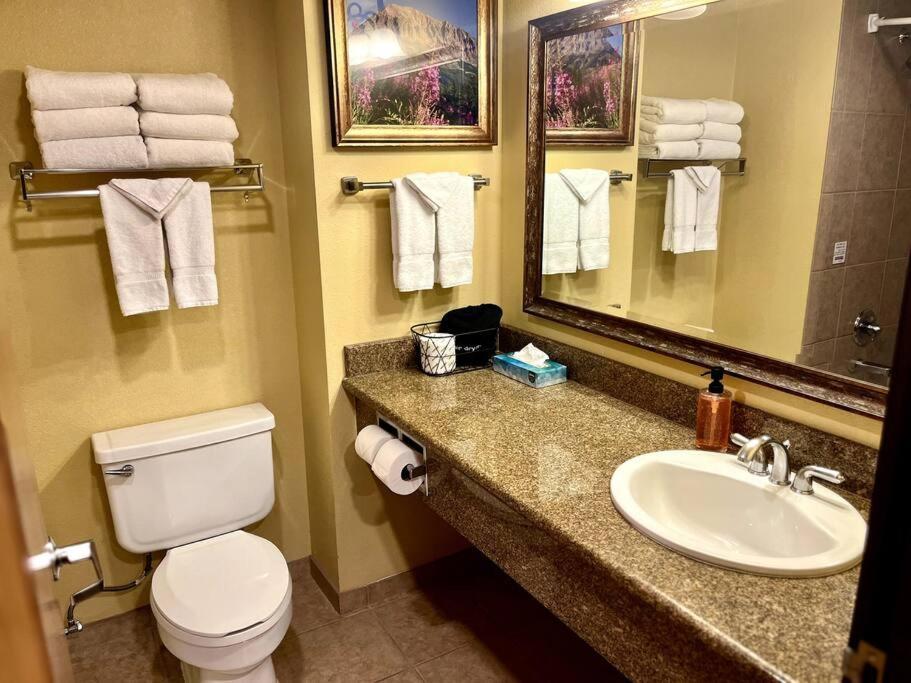 Апартаменты Mt Cb Mountain Side With King Bed, Hot Tub, Pool & Kitchen! Крестед-Бьютт Экстерьер фото
